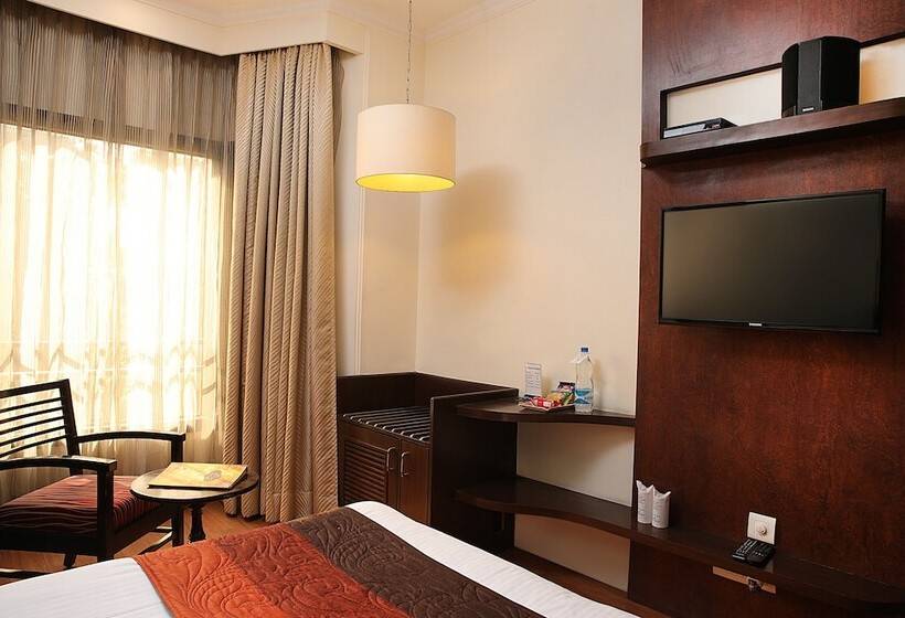 בית מלון כפרי Ahuja Residency Cyber City Ii