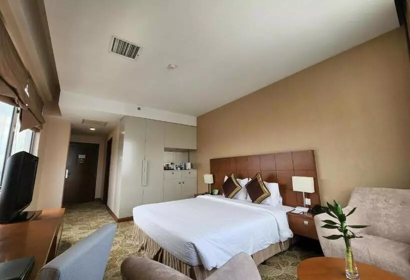 Aurora Hotel Plaza