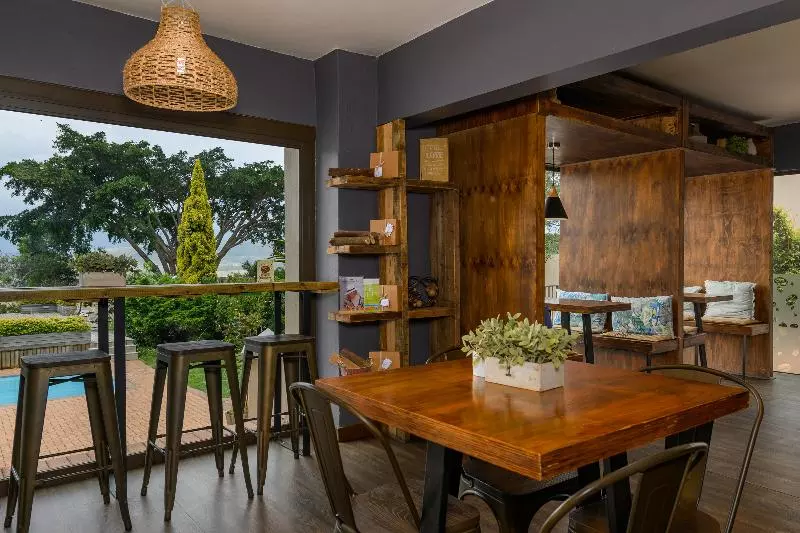 Hotelli Cayley Mountain Resort