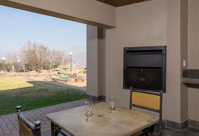 Hotelli Cayley Mountain Resort