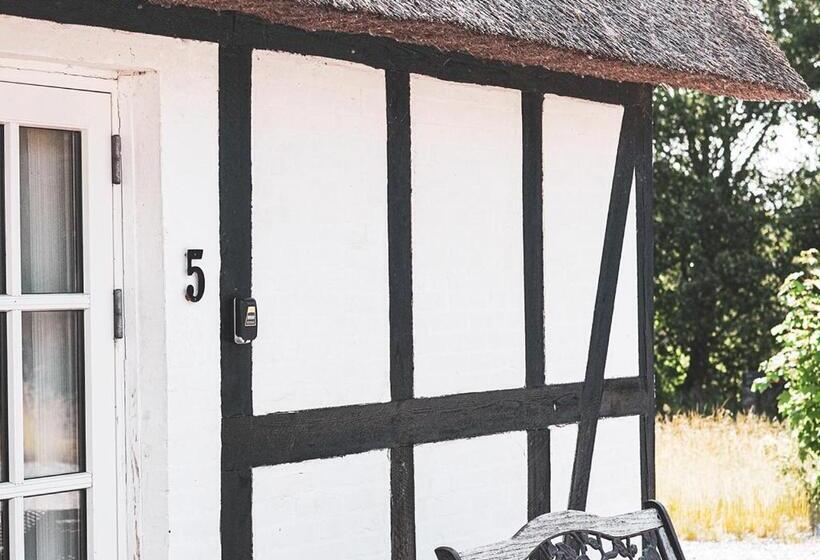 فندق Fladbro Kro