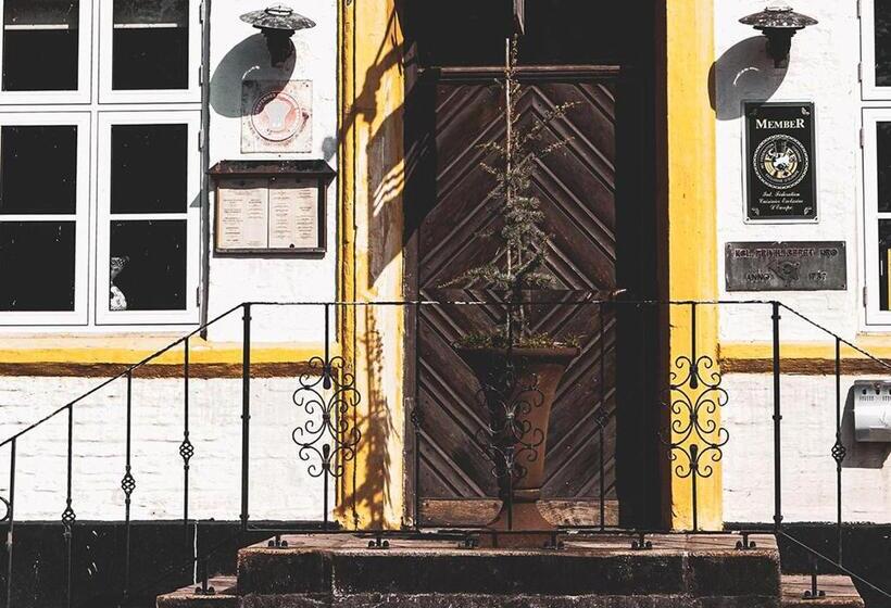 فندق Fladbro Kro