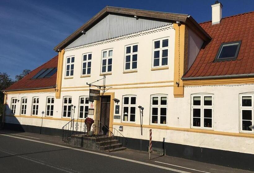 فندق Fladbro Kro