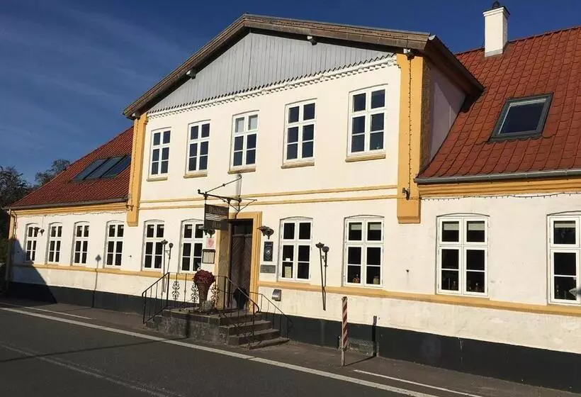 ホテル Fladbro Kro