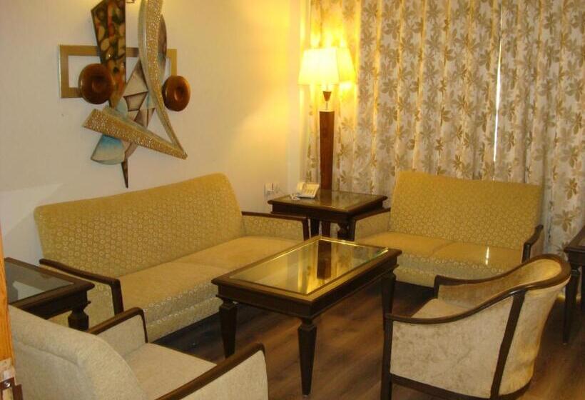 בית מלון כפרי The President A Boutique