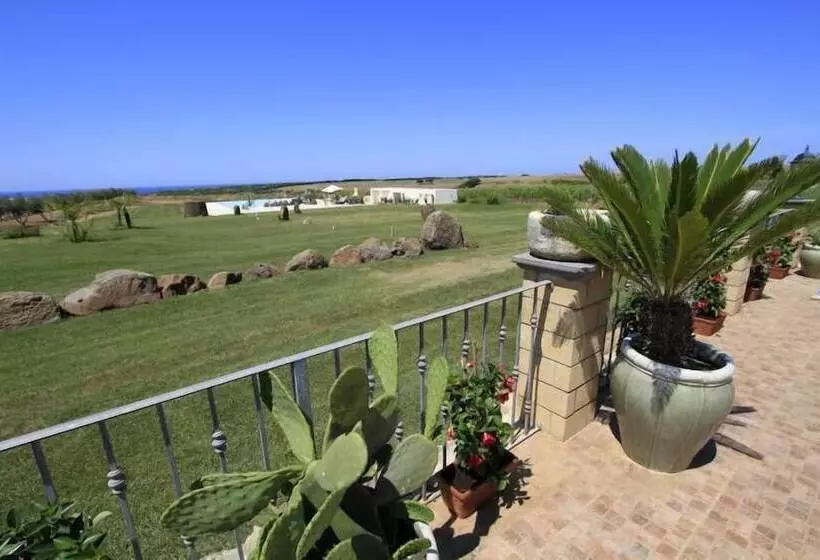 هتل Country Resort Capo Nieddu