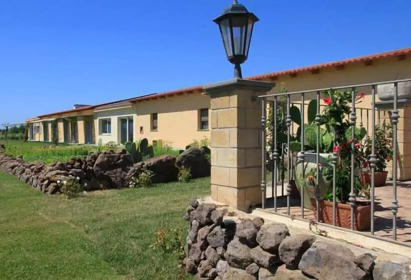 هتل Country Resort Capo Nieddu