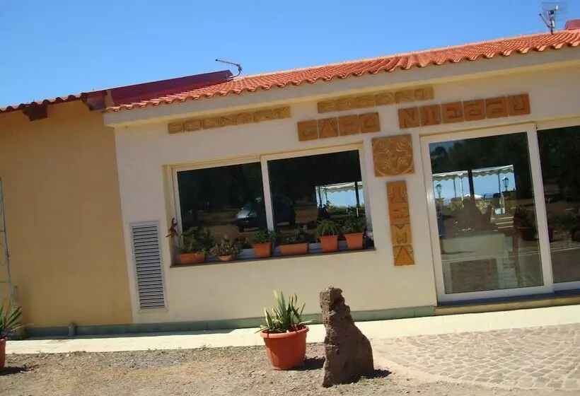 هتل Country Resort Capo Nieddu
