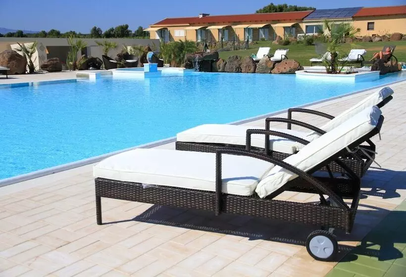 هتل Country Resort Capo Nieddu