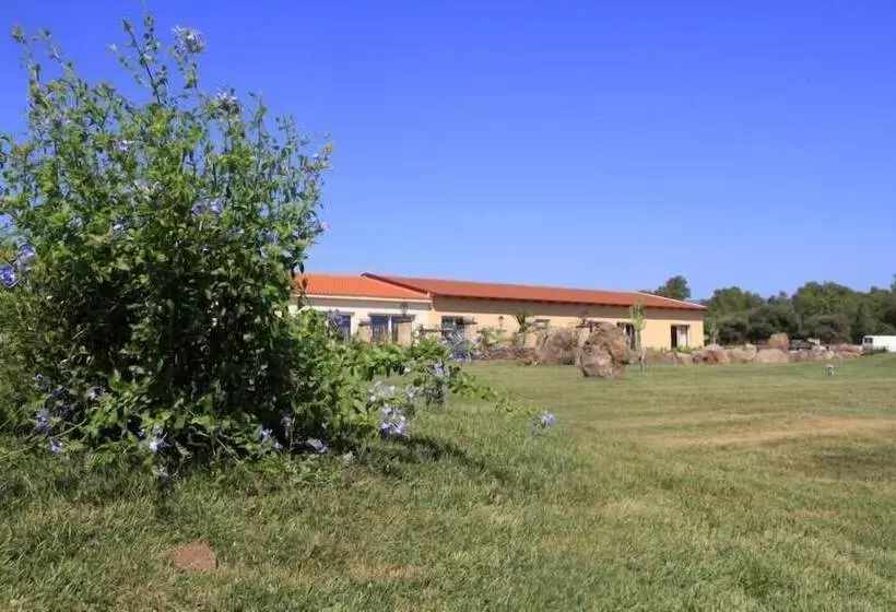 هتل Country Resort Capo Nieddu