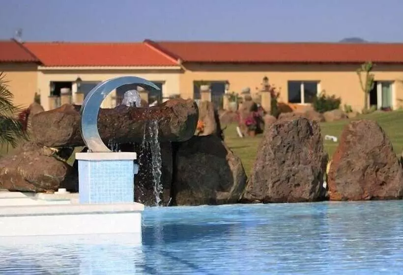 هتل Country Resort Capo Nieddu