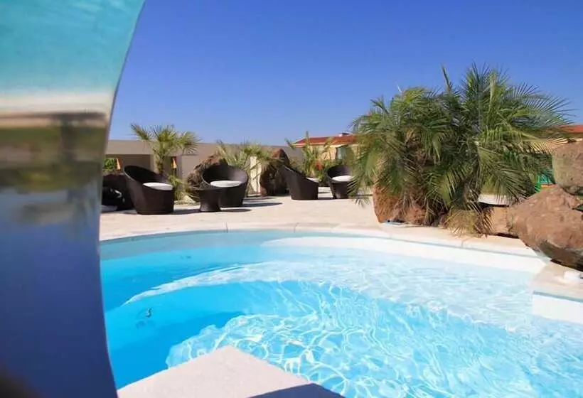 هتل Country Resort Capo Nieddu