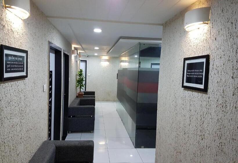 Отель Paramount Inn