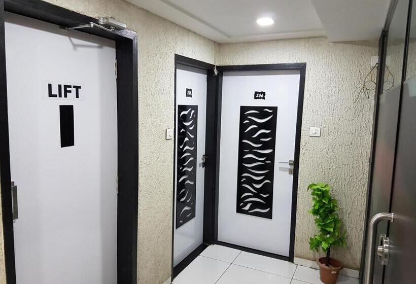 Отель Paramount Inn