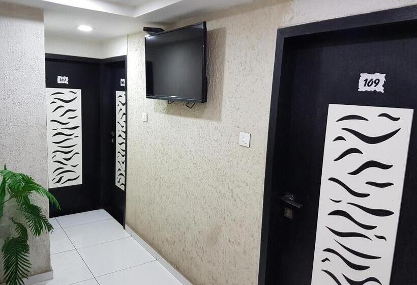 Отель Paramount Inn