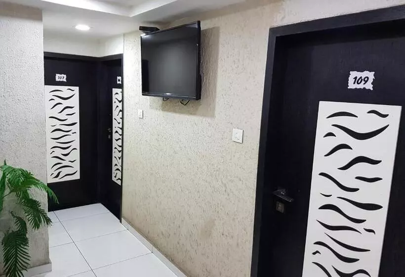 ホテル Paramount Inn