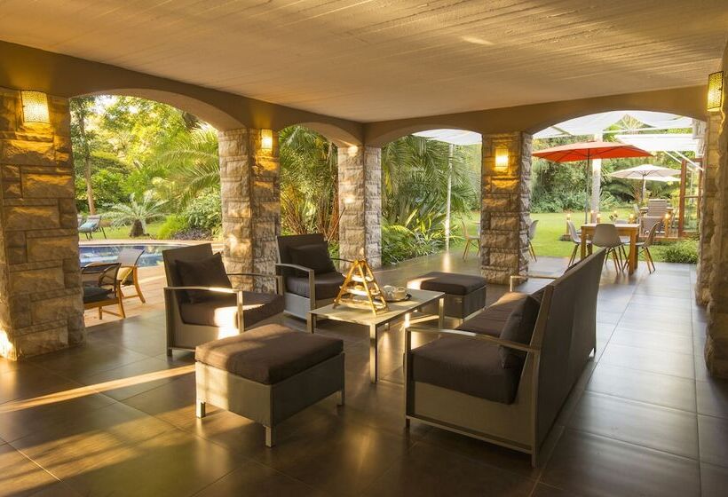 هتل Sandalwood Lodge