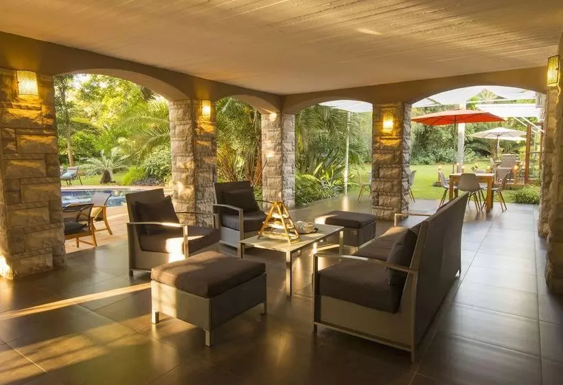 هتل Sandalwood Lodge