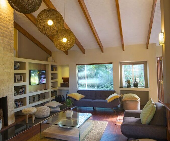 هتل Sandalwood Lodge