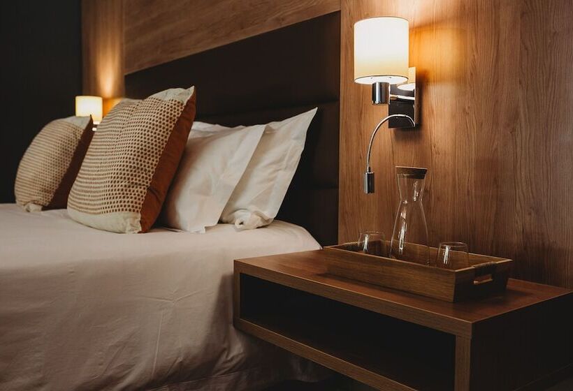 هتل Sandalwood Lodge