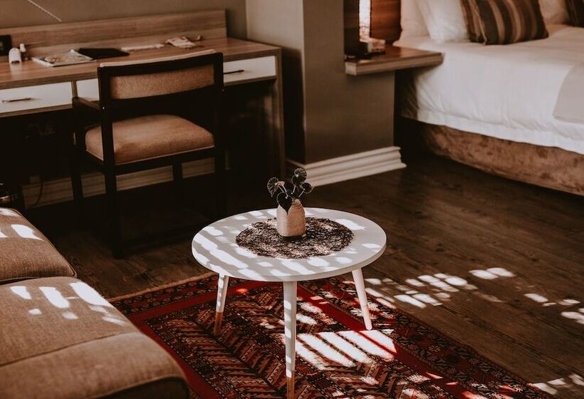 هتل Sandalwood Lodge