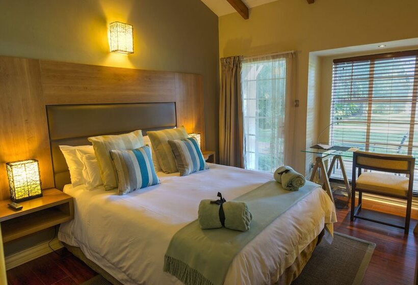 هتل Sandalwood Lodge