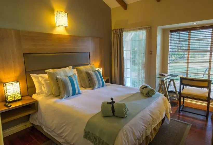 هتل Sandalwood Lodge