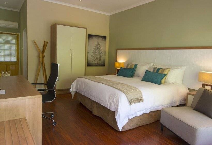 هتل Sandalwood Lodge