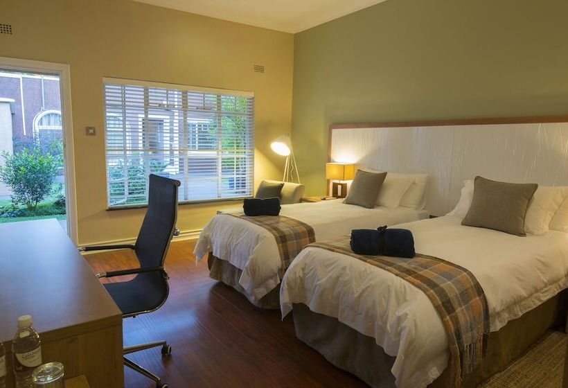 هتل Sandalwood Lodge