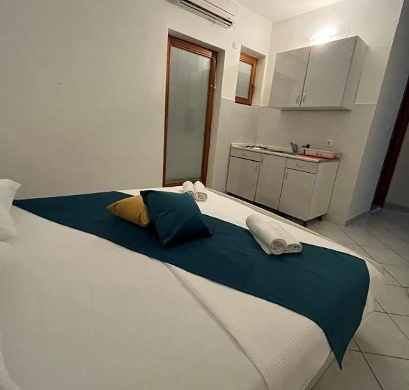 پانسیون Villa Bianca With Private Beach And Parking