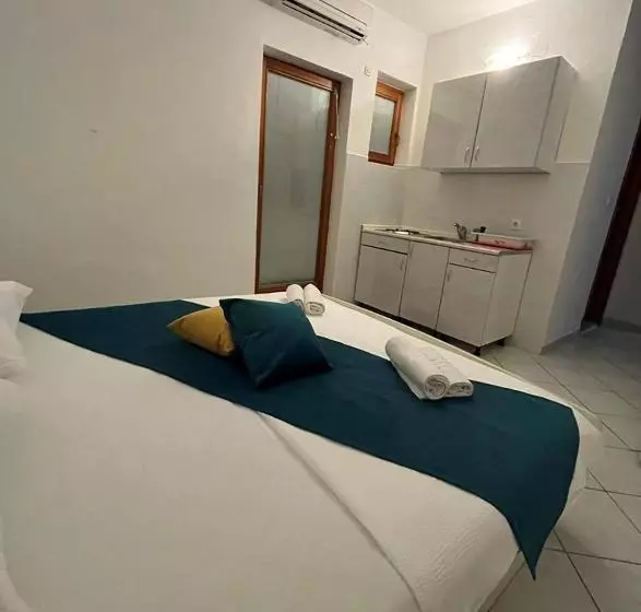 پانسیون Villa Bianca With Private Beach And Parking
