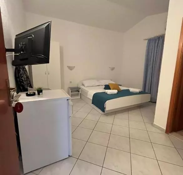 پانسیون Villa Bianca With Private Beach And Parking