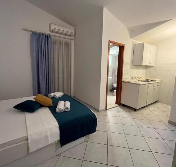 پانسیون Villa Bianca With Private Beach And Parking