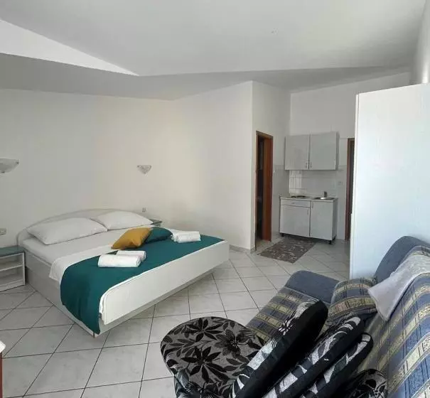 پانسیون Villa Bianca With Private Beach And Parking