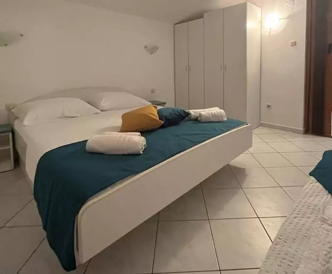 پانسیون Villa Bianca With Private Beach And Parking
