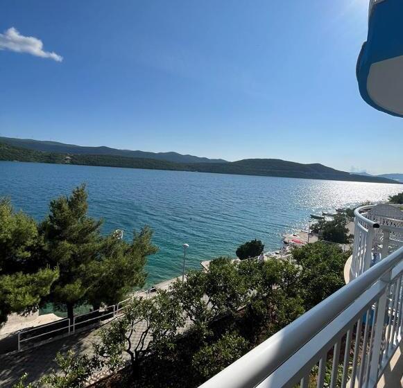 پانسیون Villa Bianca With Private Beach And Parking