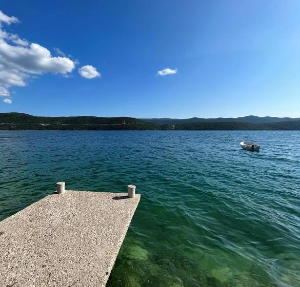 پانسیون Villa Bianca With Private Beach And Parking