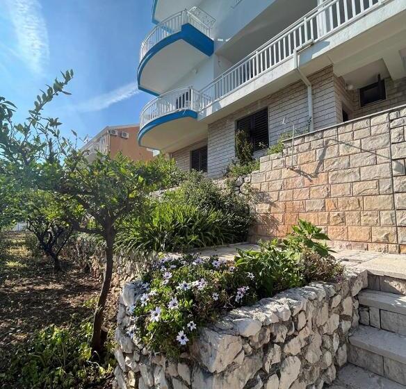 پانسیون Villa Bianca With Private Beach And Parking