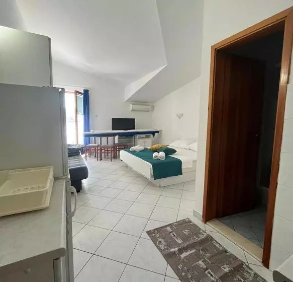 پانسیون Villa Bianca With Private Beach And Parking