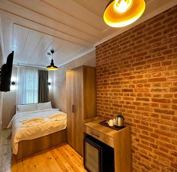 هتل Lovely History