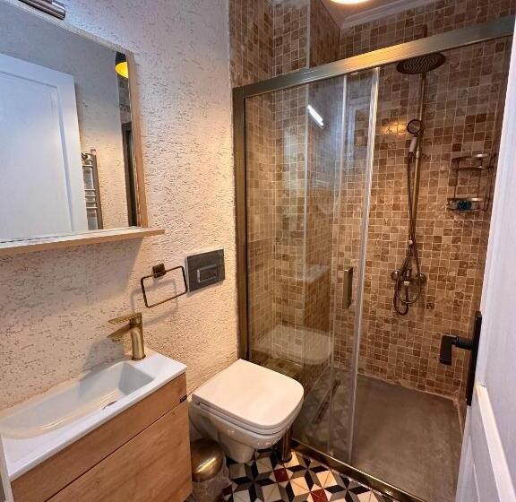 هتل Lovely History