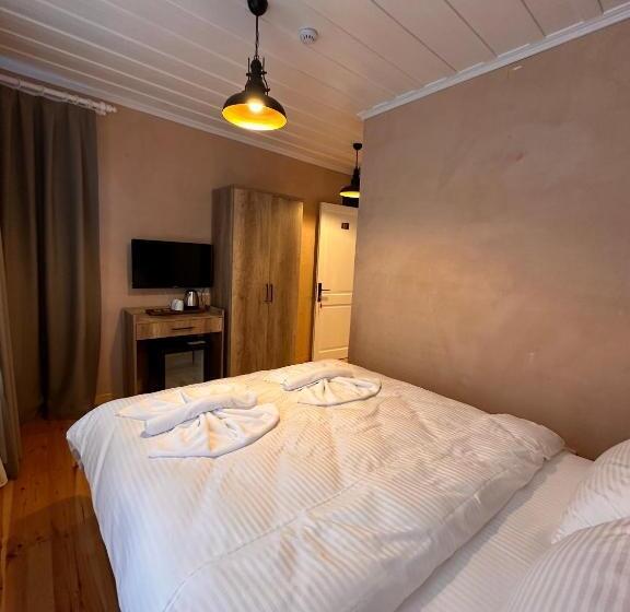 هتل Lovely History