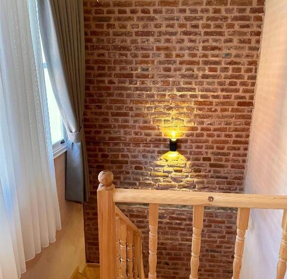 هتل Lovely History