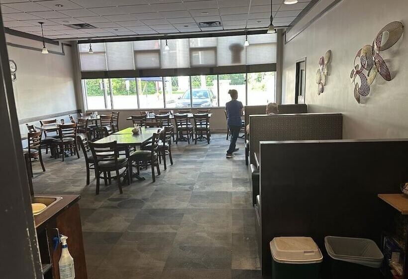 Bear S Den Lounge And Motel