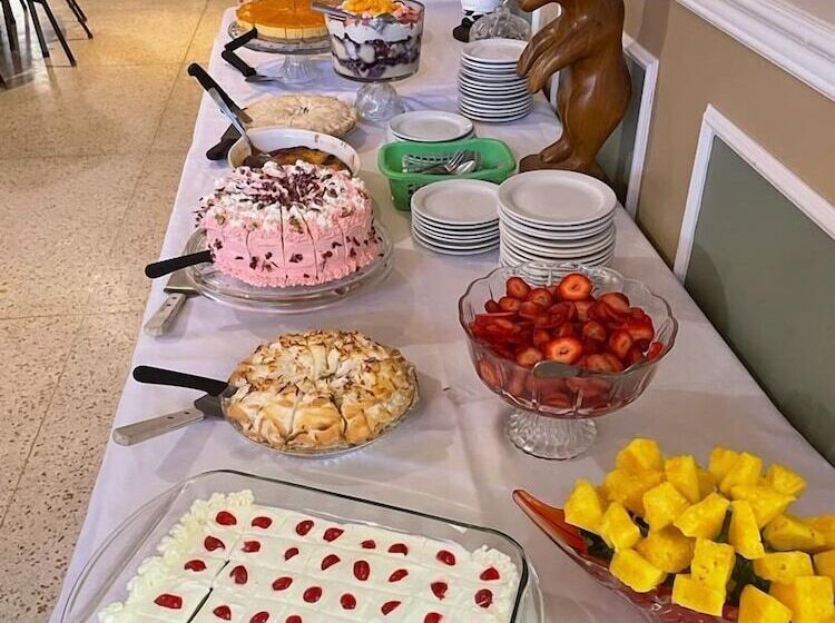 Bear S Den Lounge And Motel