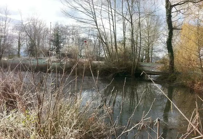 Aamiaismajoitus (B&B) De Couleurs Et D Eau Fraîche