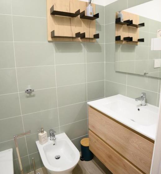 تختخواب و صبحانه Mary Lucy