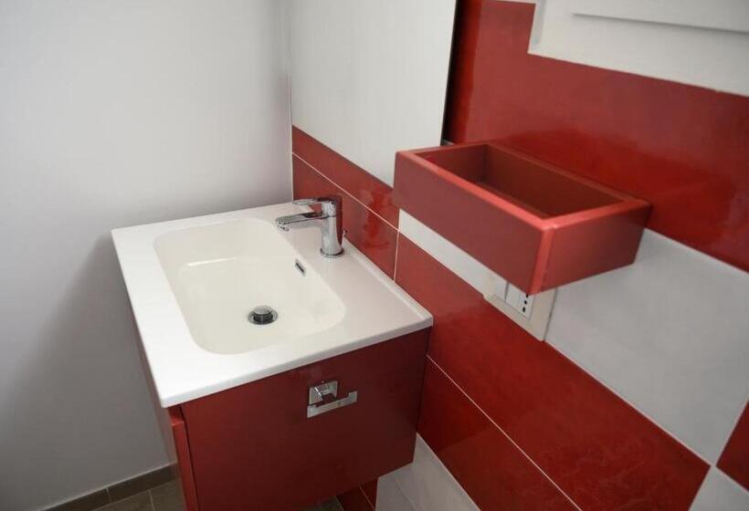 تختخواب و صبحانه Mary Lucy