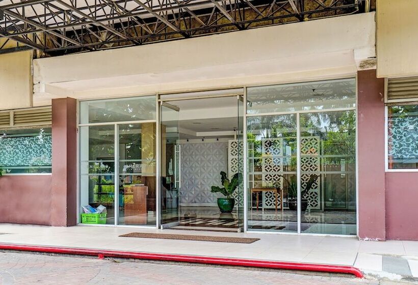 هتل Collection O 92643 Emerald Apartement By Tahha Hospitality