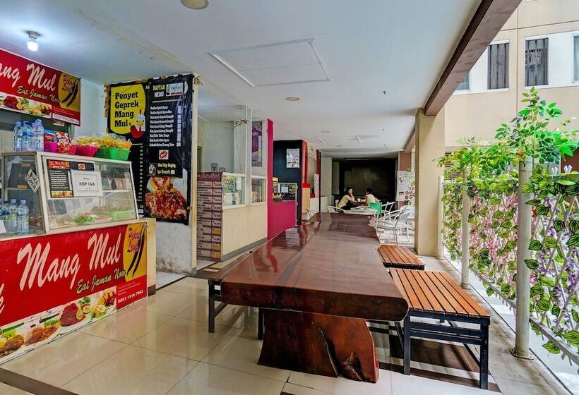 هتل Collection O 92643 Emerald Apartement By Tahha Hospitality